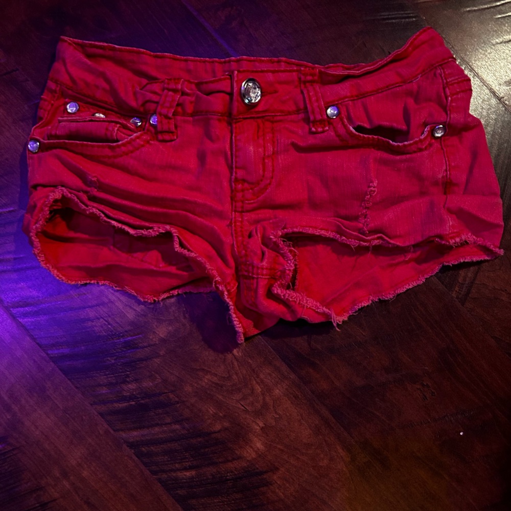 👛 Zanadi red size 9 distressed jean shorts